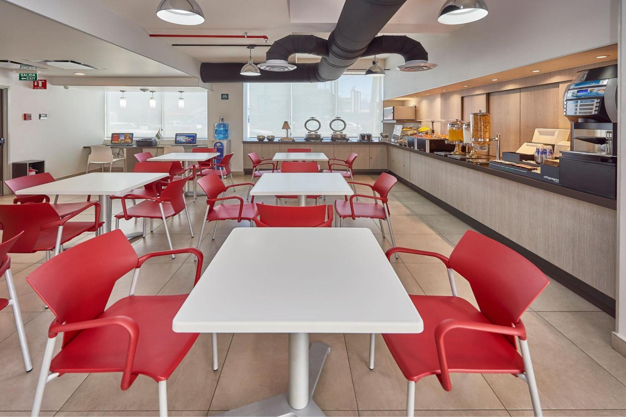 City Express Junior By Marriott Toluca Zona Industrial Exterior photo
